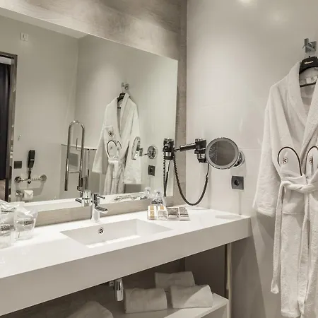 Catalonia Excelsior Hotel 4*